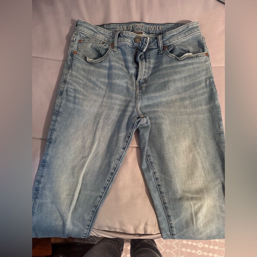 American Eagle Outfitters Men's Slim Jeans in Light Blue. Athletic Fit